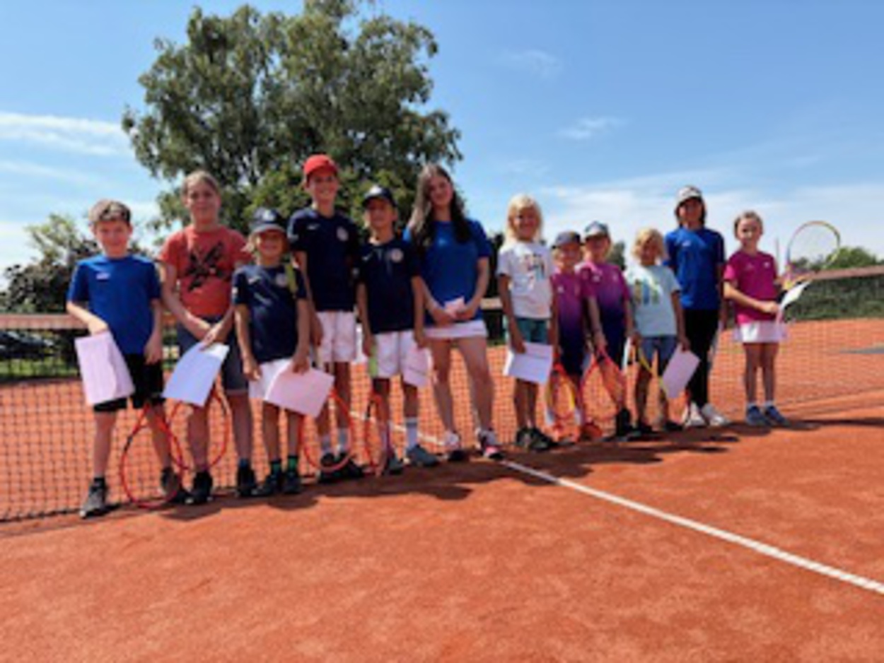 Sommerfest mit Tennisolympiade